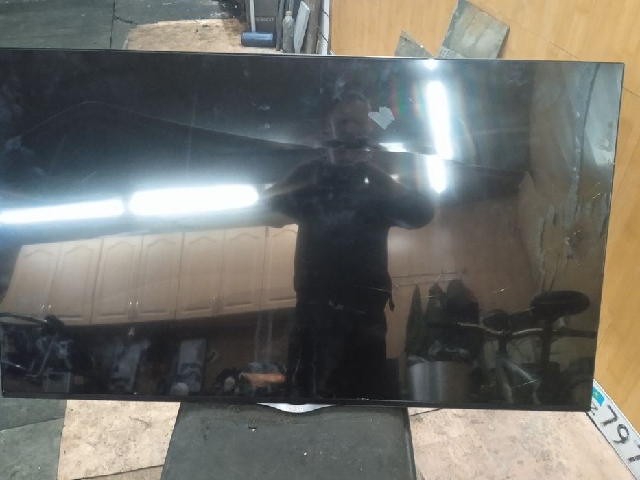 Продам телевизор на запчасти