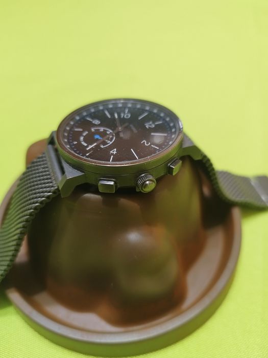 Продавам смарт часовник FOSSIL