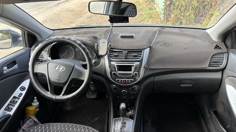 Hyundai accent 2013