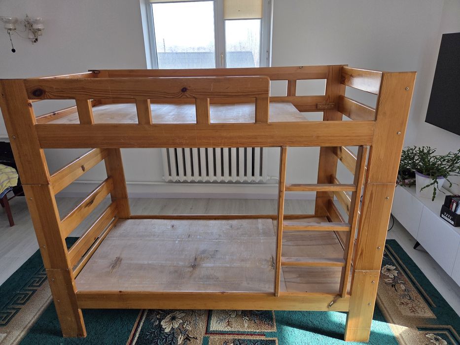 Двухъярусная кровать