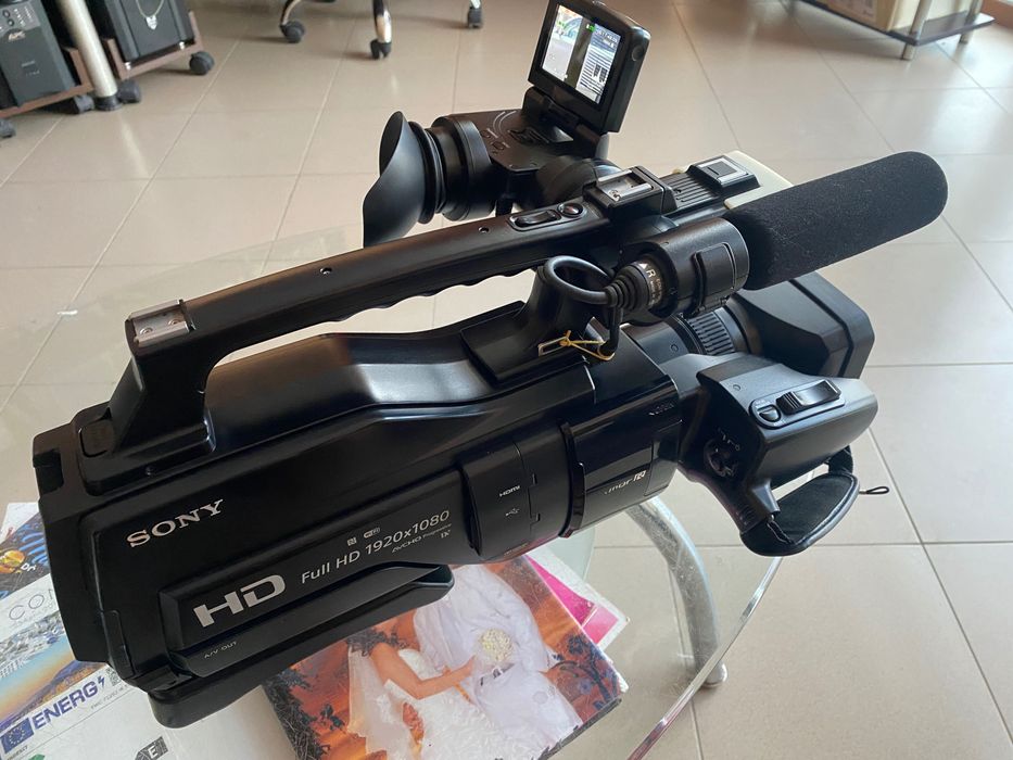 видеокамера Sony HXR-MC2500