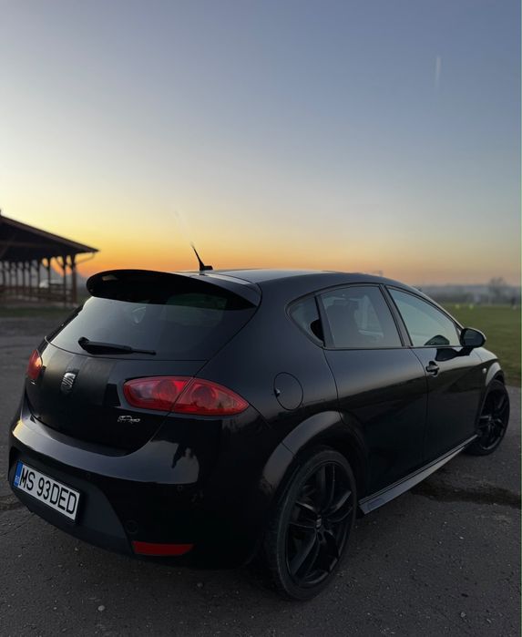 SEAT Leon 2011 — imagine 3