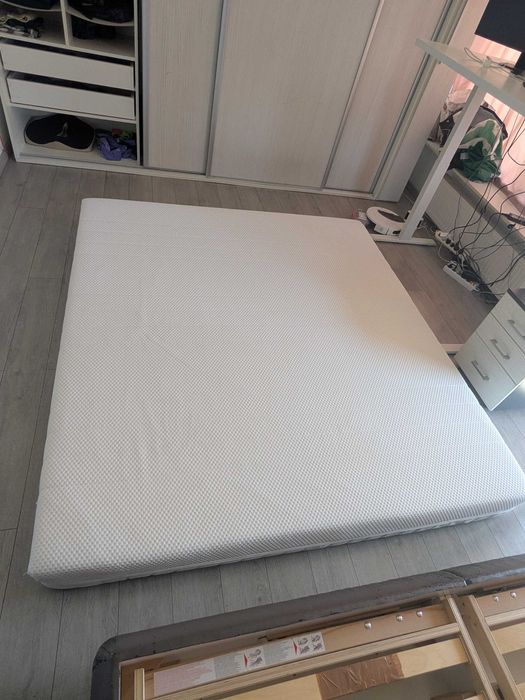 Saltea aproape noua, de spuma, Ikea AKREHAMN, 180x200, ferma