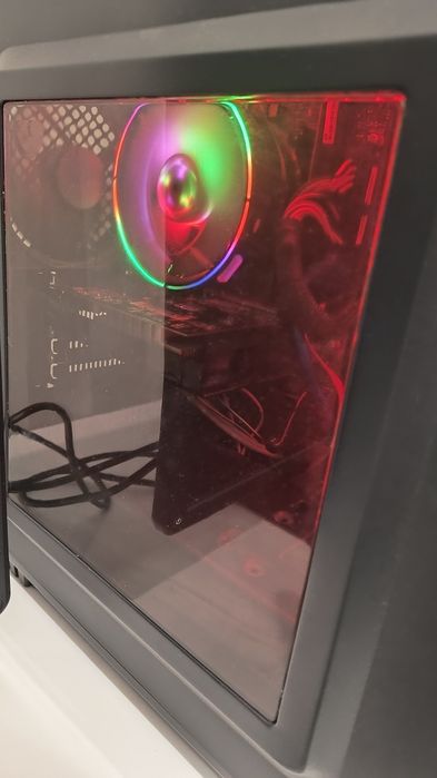 Vând PC complet cu monitor