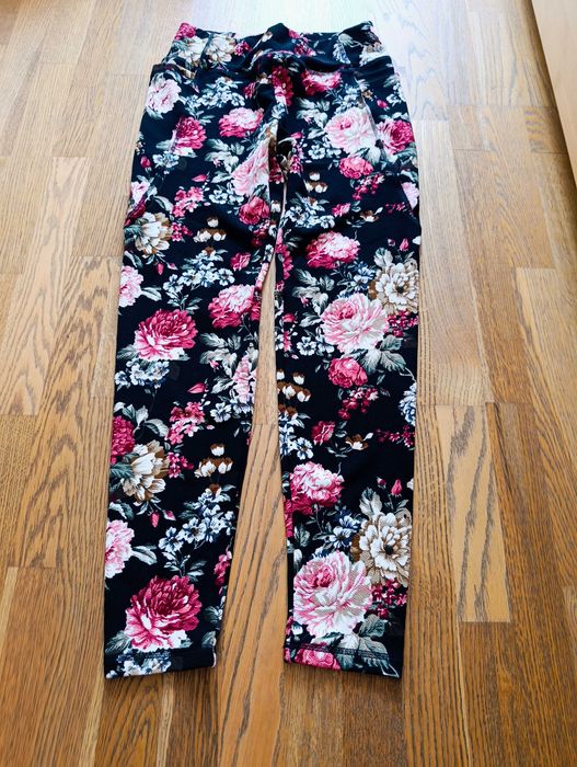 Нов панталон с флорални мотиви, размер М