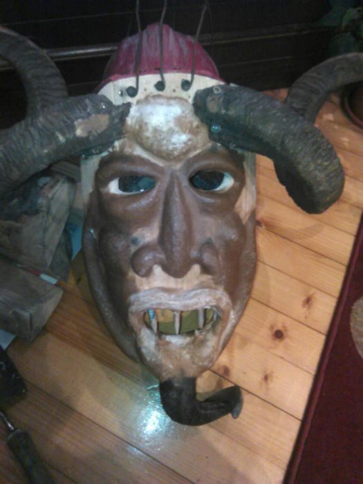 Изработка на сурвакарски маски