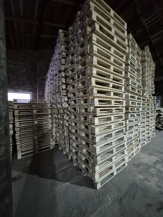 Поддоны паллеты.