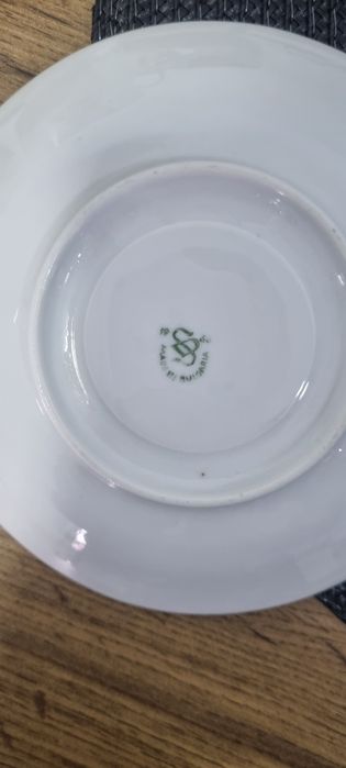Български порцеланови чинии и чаши