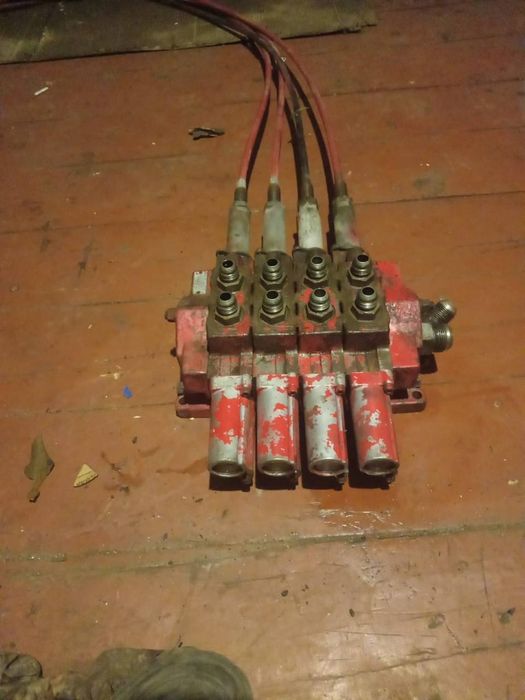 Продам гидрораспределитель на трактор Buhler