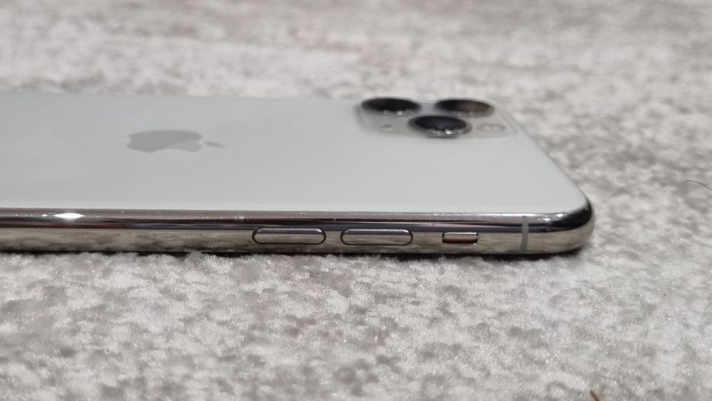 iPhone 11 Pro 64GB - Перфектно състояние (Като нов)