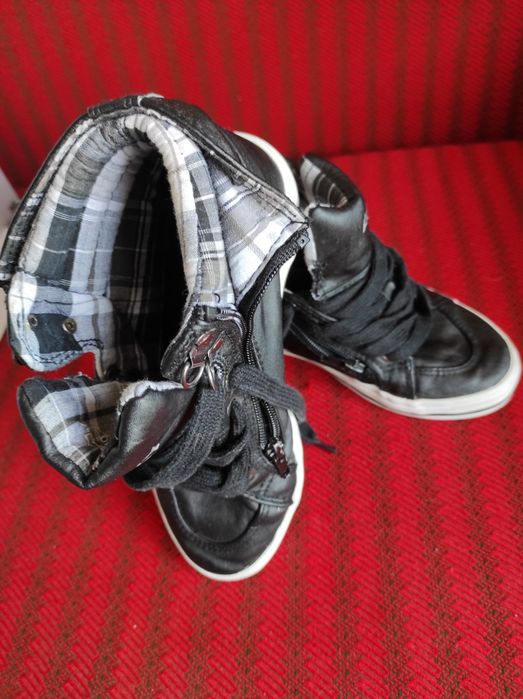 Adidasi  din piele, Nr. 33,  moderni, usori si foarte comozi