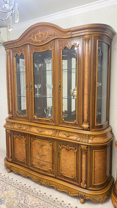 Продам сервант в отличном состоянии