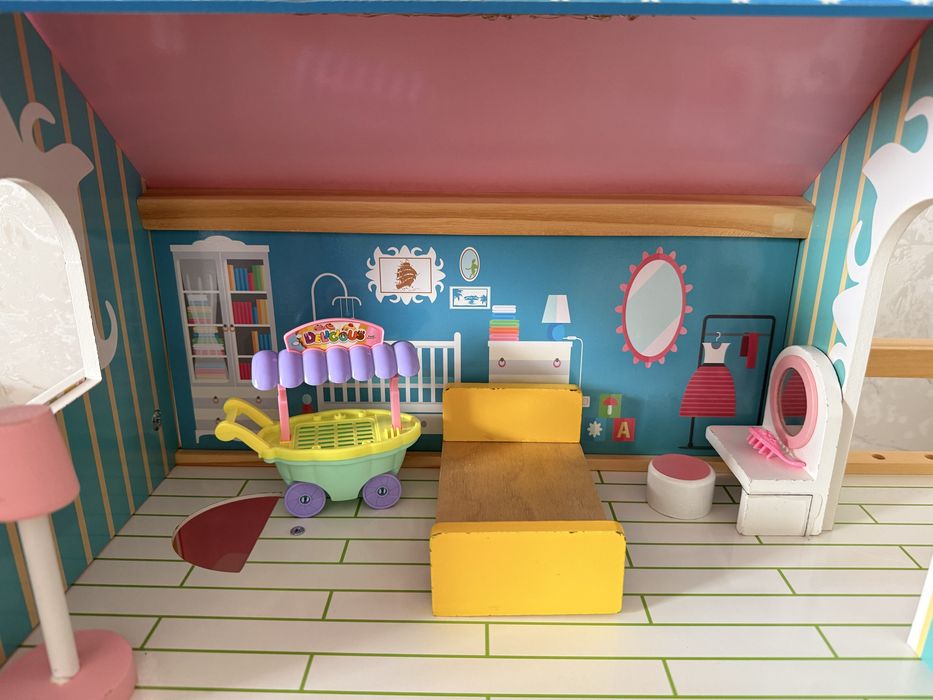 Продам кукольный домик