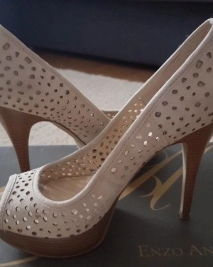 Pantof-sanda, crem  deschis, din piele intoarsa, brand Steve Madden