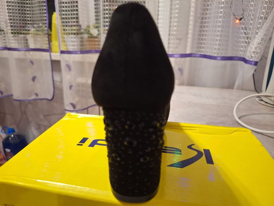 Продам замшевые туфли