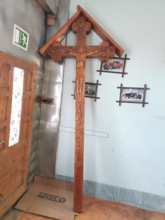 Troita și Cruce din Stejar Sculptat Manual
