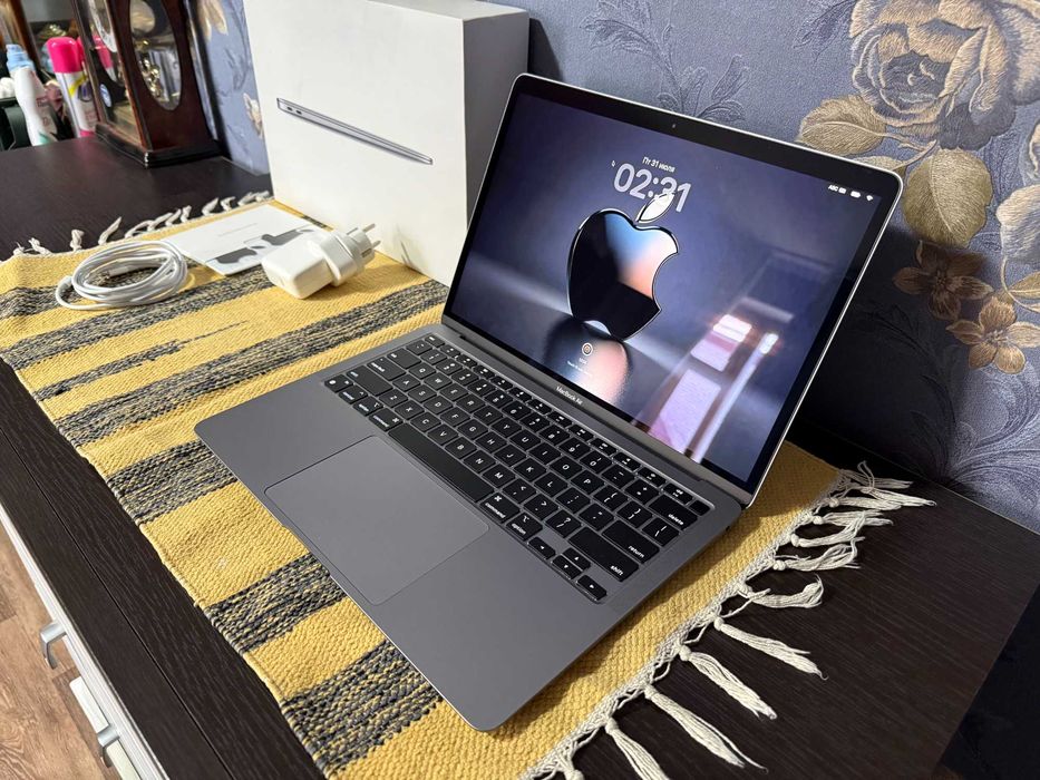 MacBook Air 13. M1. 07/2024г. 8/256. 20 циклов, 100% батарея
