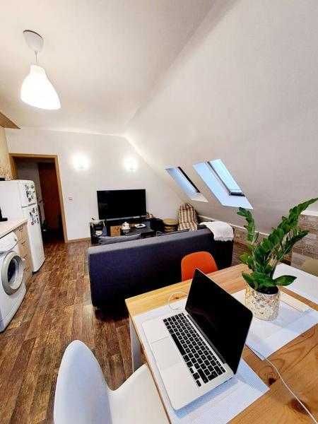 Дава се под наем Двустаен апартамент в Бургас, Лазур - 70 кв.м за 484.5 € - Снимка #1