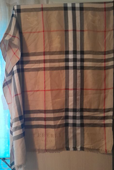 Оригинален кашмирен шал на BURBERRY