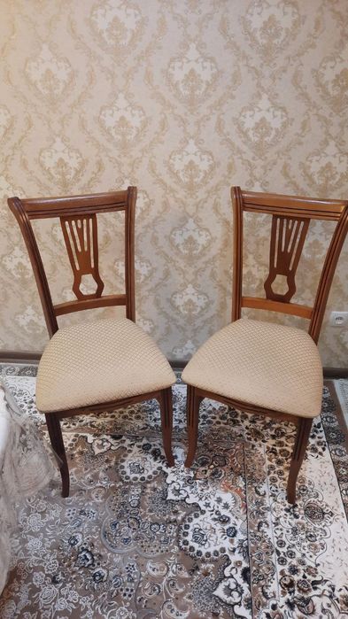 Стулья гостинные в комплекте.