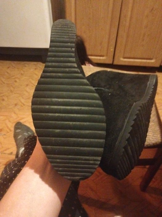 Продам сапоги зимние одевали один раз не подошли по 7000 тысячь