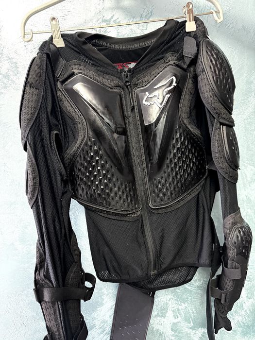 Armură moto / enduro / downhill FOX TITAN, mărimea M – protecție compl