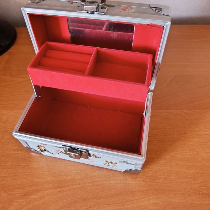 Шкатулка для украшений