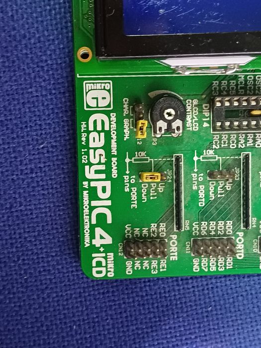 Placa dezvoltare mikroElektronika EasyPIC4 
Este functionala