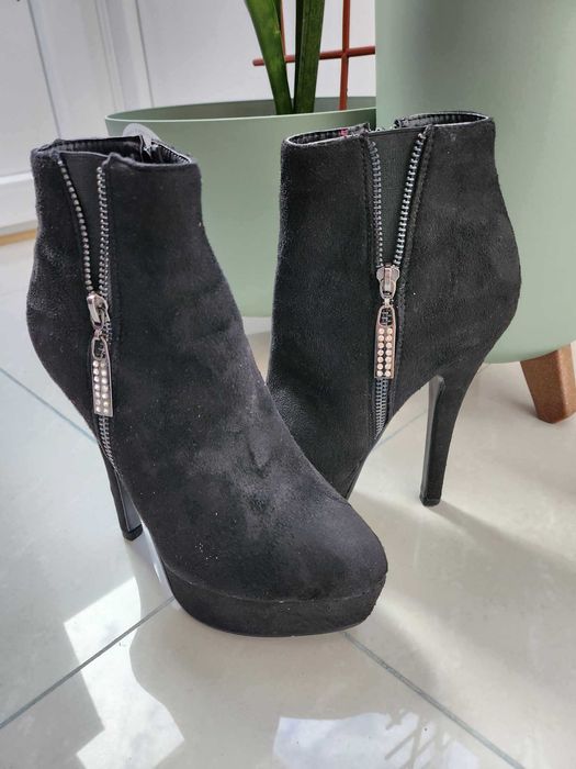 Дамски елегантни боти - черни