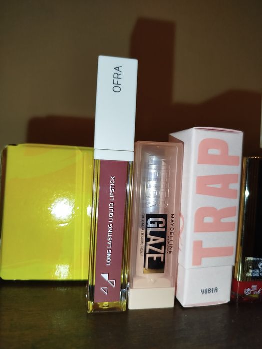 Кутия с козметика , червила