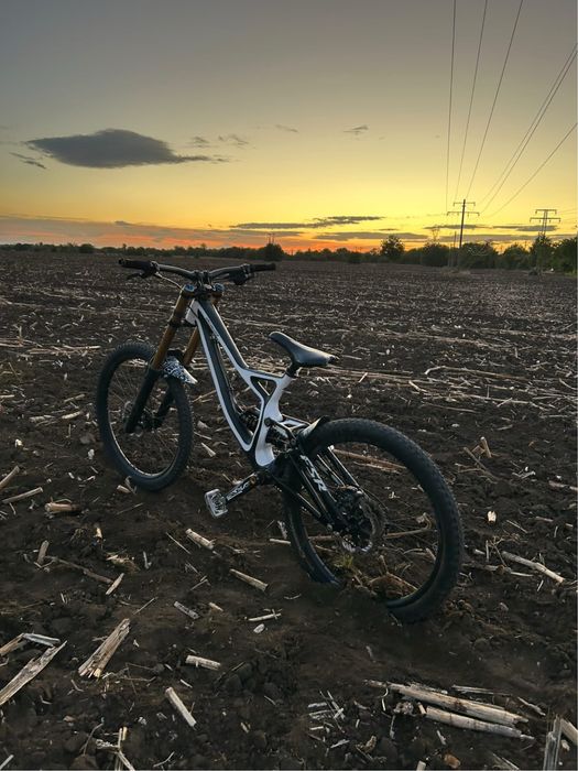 Dh колело demo 8 specialized