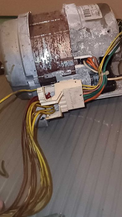 Продавам работещ електромотор от пералня АЕG lavamat care