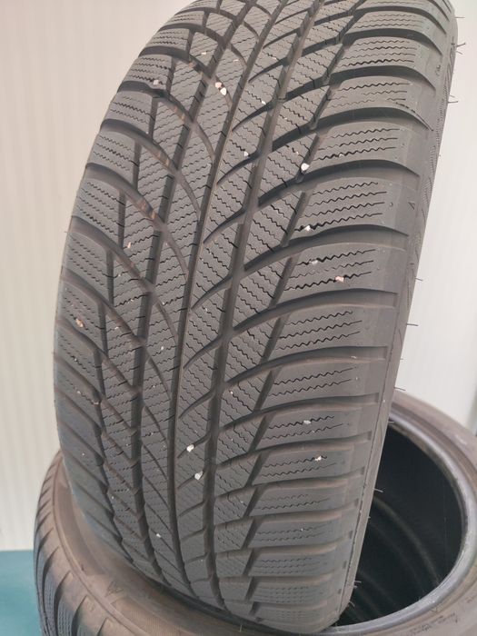 4 бр зимни 225/45/18 Bridgestone 23г