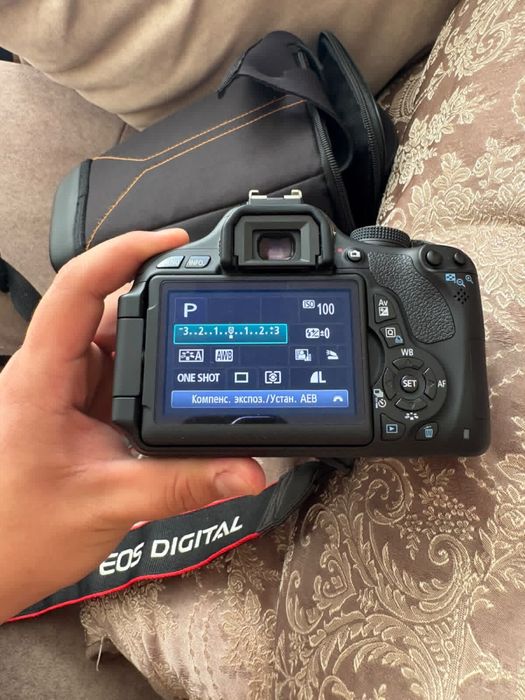 Фотокамера canon eos 600 D