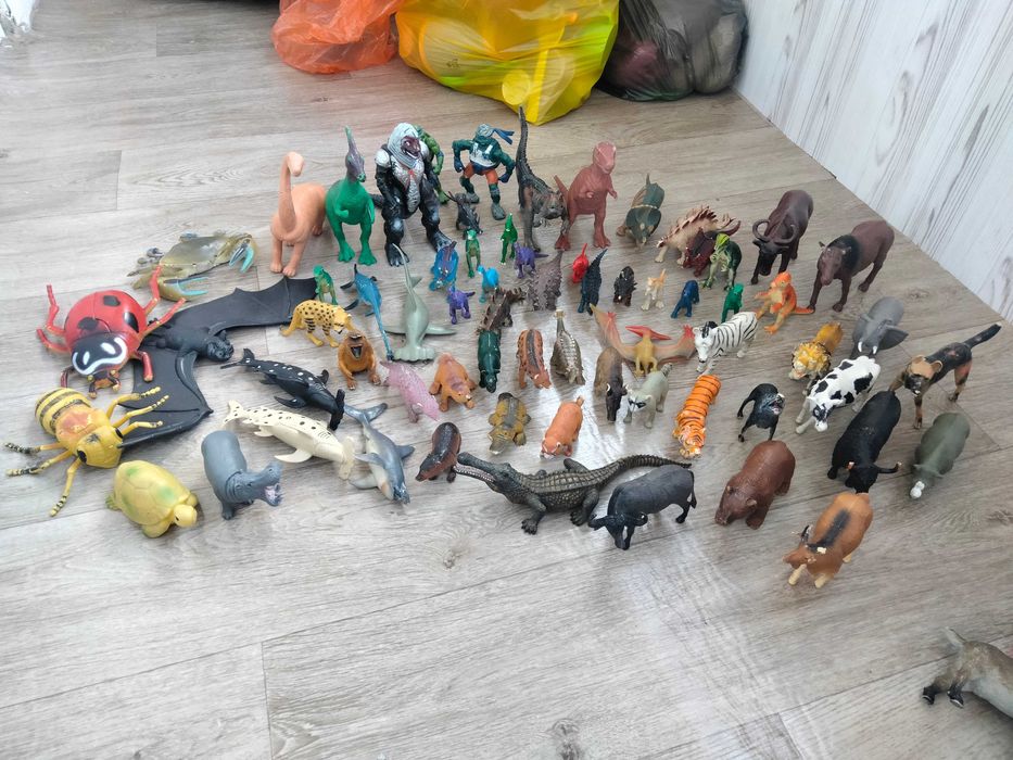 Игрушки животные динозавры