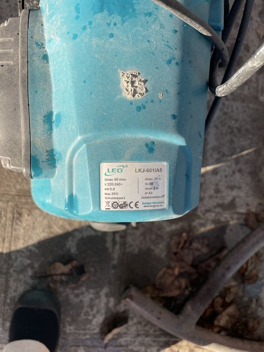 Насос для воды в рабочем состоянии