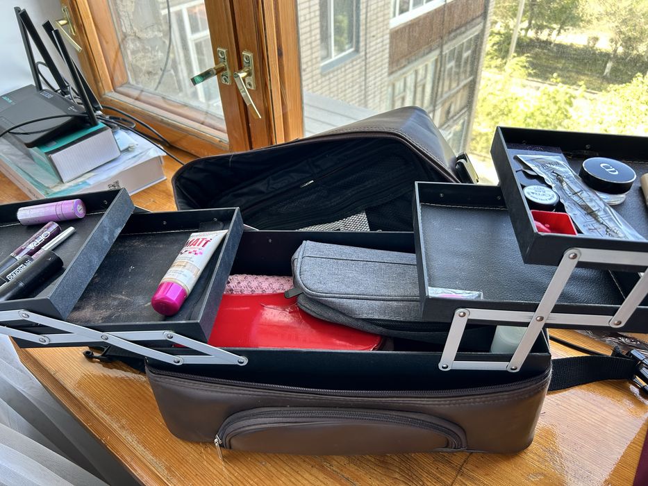 Продам саквояж для косметики