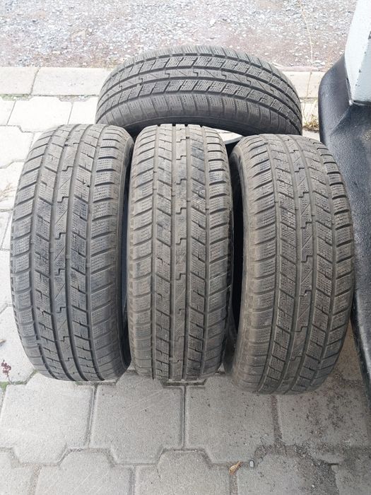 4 шины 185 60 R15. Roadx Китай.