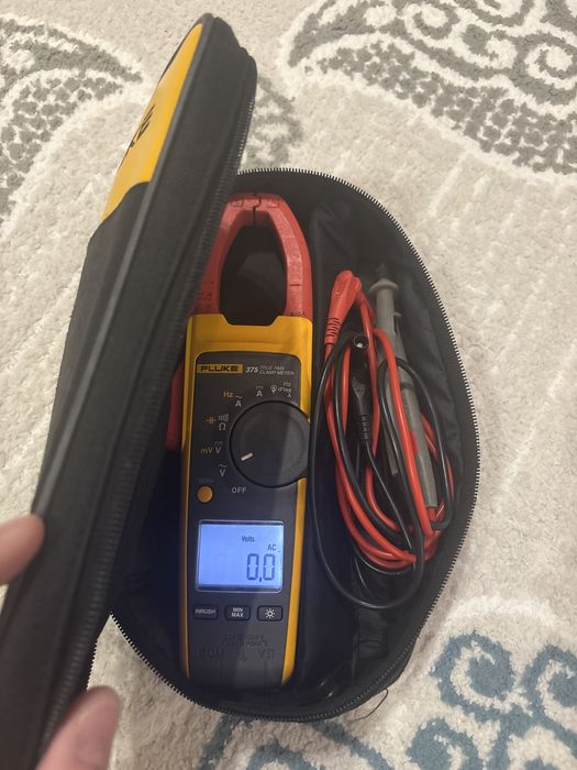 Fluke токовые клещи . мультиметр