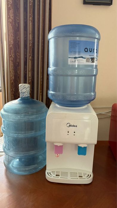 Провдется куллер с бутылками