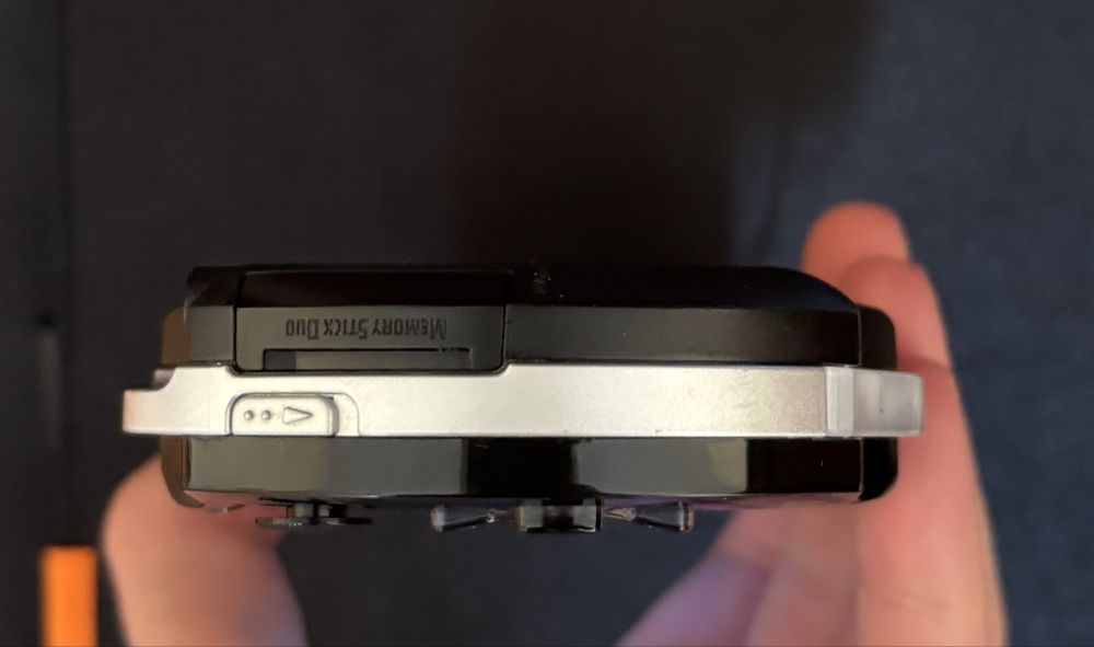 Psp 1000 - 64 gb sd, много игри