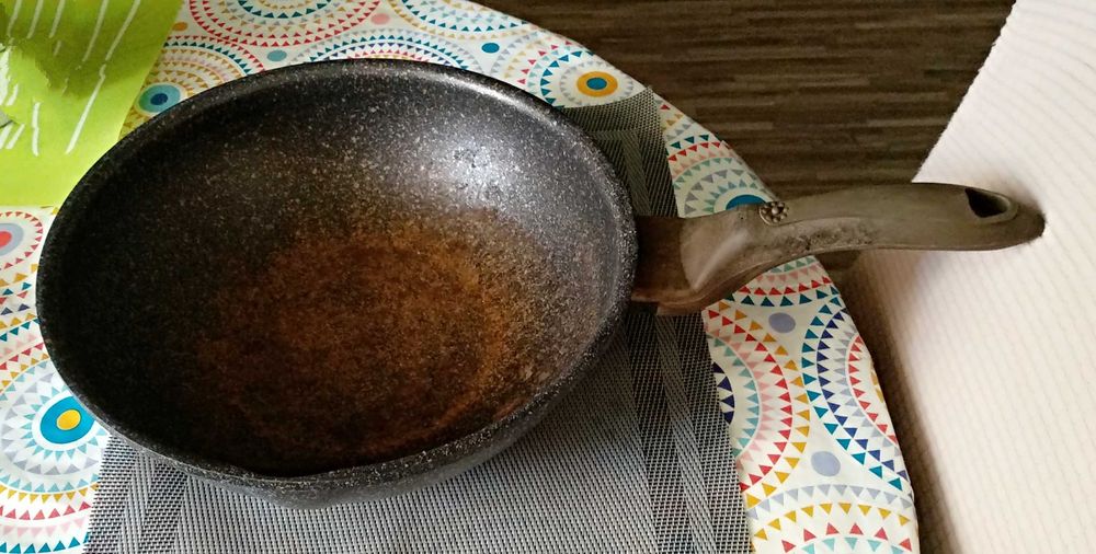 Ламбрекены и 2 сковороды