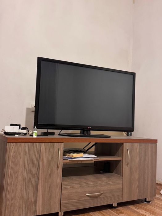 Продается телевизор и тумба