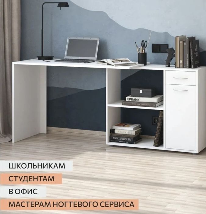 Стол под компьютер со шкафчиками и полками