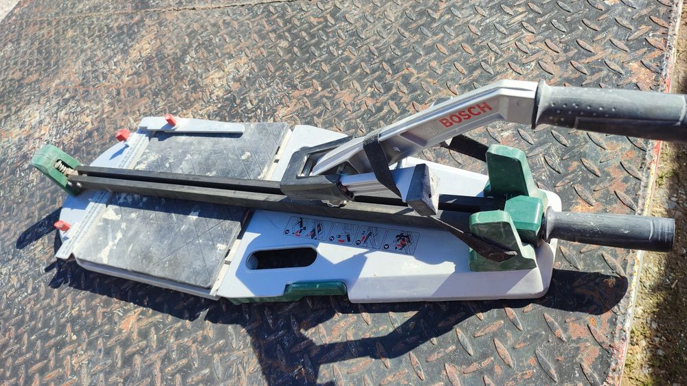 Машина за рязане на плочки Bosch