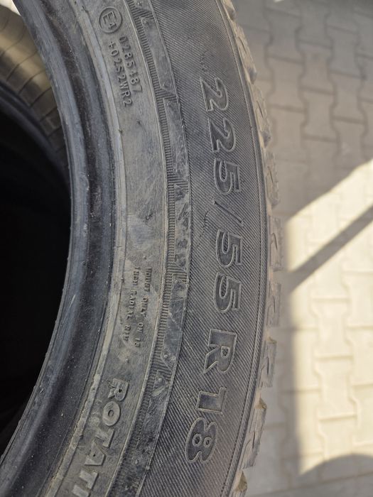 Продам комплект зимних шин дешово