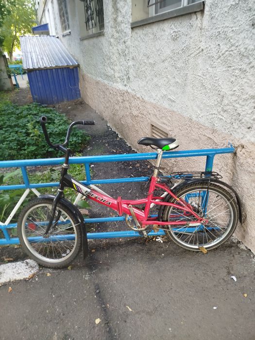 Велосипед. На ходу. Городской. Дамский.