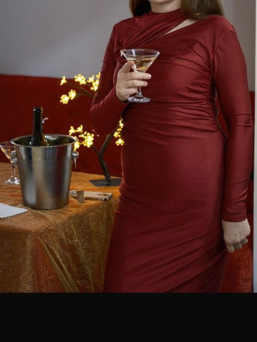 Вечернее платье цвета марсала