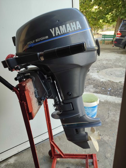 Продавам Лодка Зандер 330 с двигател, колесар и пълно оборудваяне