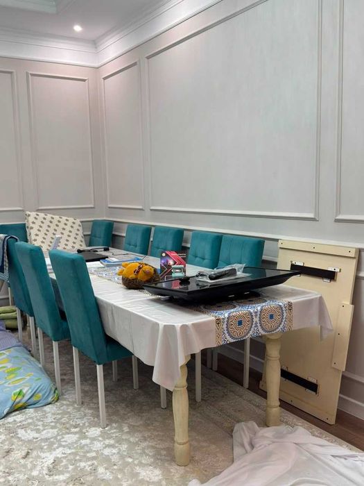 Продаю стол с стульями